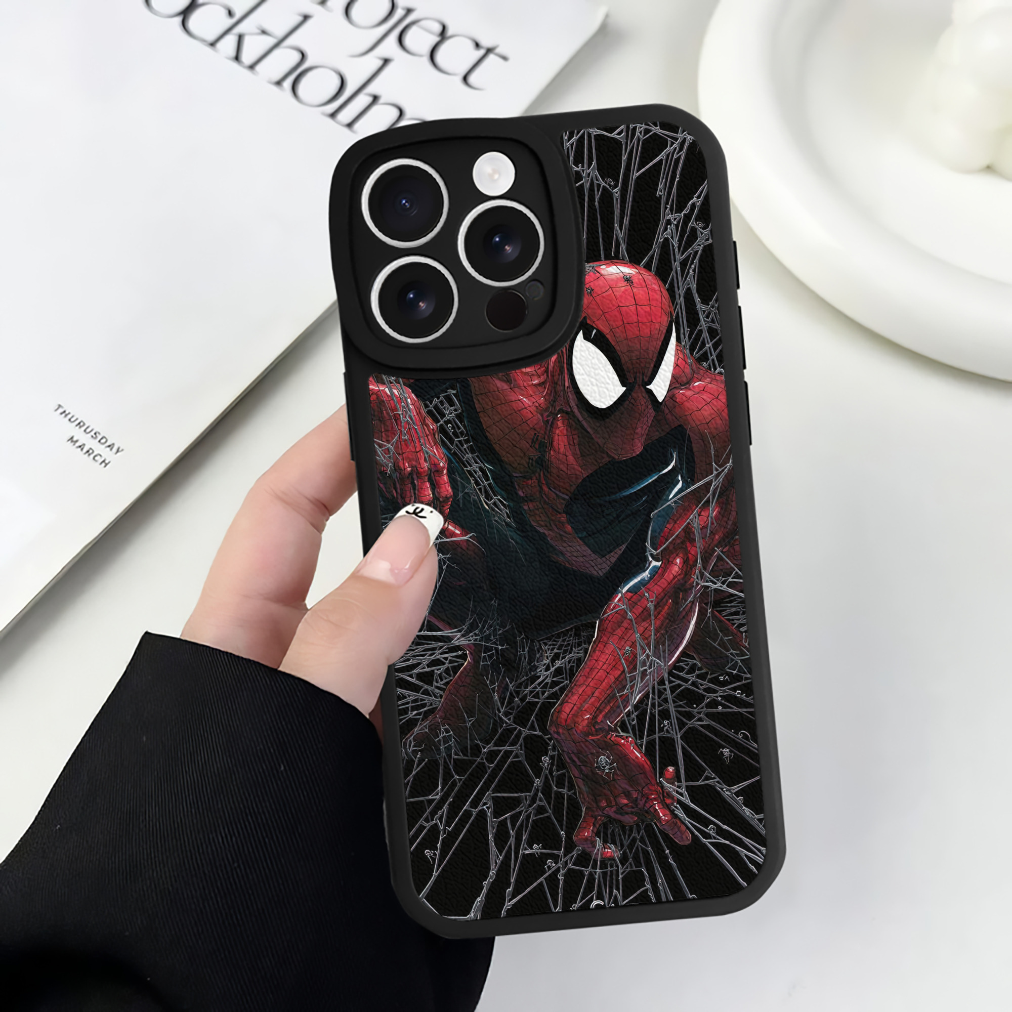 Spider Man スパイダーマン 【iPhone 16シリーズ対応】シリコンスマホケース（レザー調） 材質：シリコン